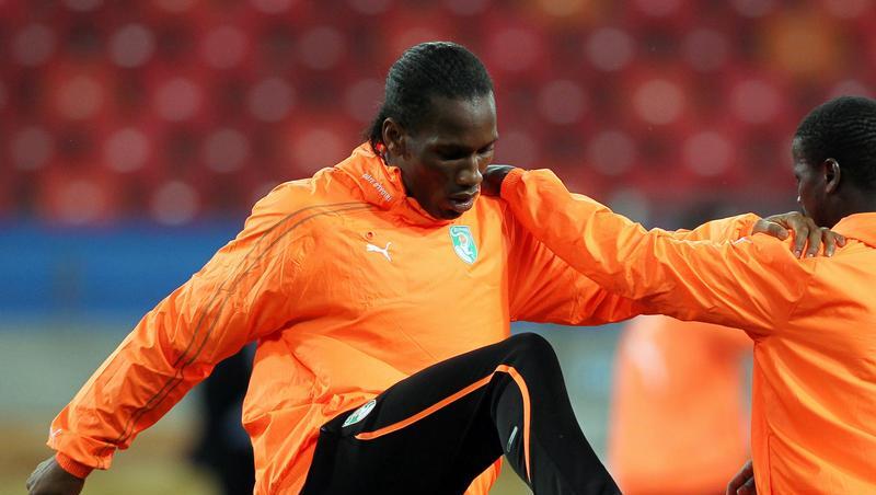 Didier Drogba (l) beim Training der Elfenbeinküste in Port Elizabeth. Didier Drogba (l) beim Training der Elfenbeinküste in Port Elizabeth.
