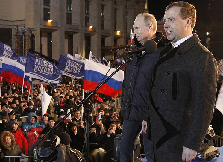 Der Chef der russischen Regierung wurde am Sonntag erneut zum Präsidenten gewählt. Allerdings gibt es bereits jetzt mehr als 3200 Betrugsvorwürfe.