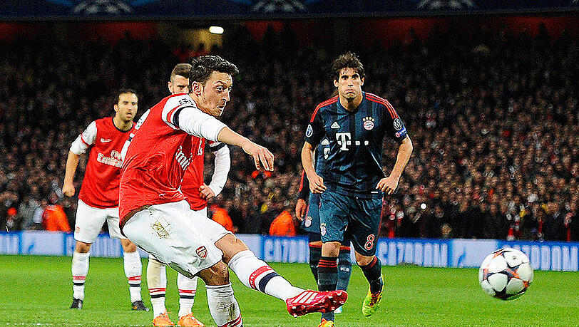 Am 19. Februar 2014 verschoss Arsenal-Star Mesut Özil gegen die Bayern einen Elfmeter. Am 19. Februar 2014 verschoss Arsenal-Star Mesut Özil gegen die Bayern einen Elfmeter.
