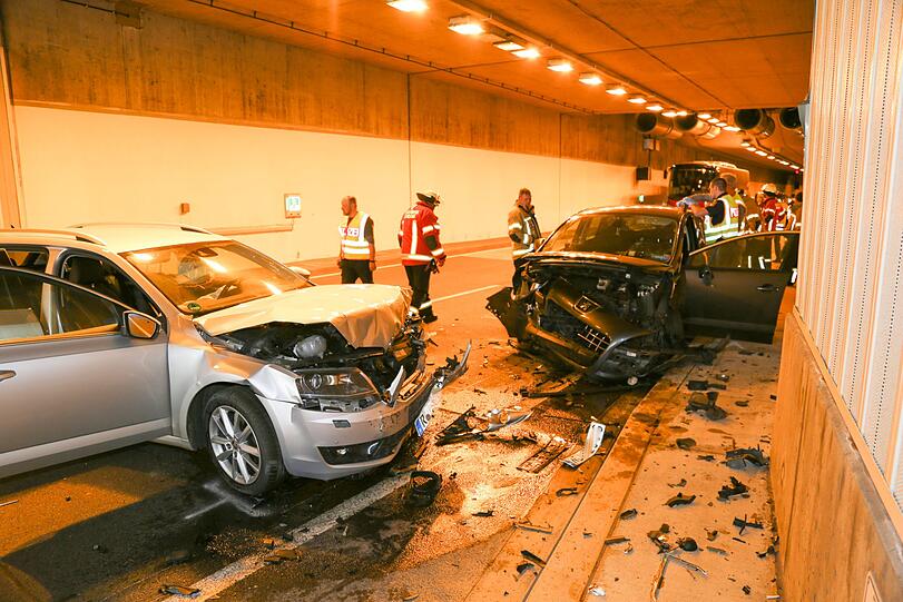 Die Bilder vom schweren Unfall im Farchanter Tunnel auf der B2.
