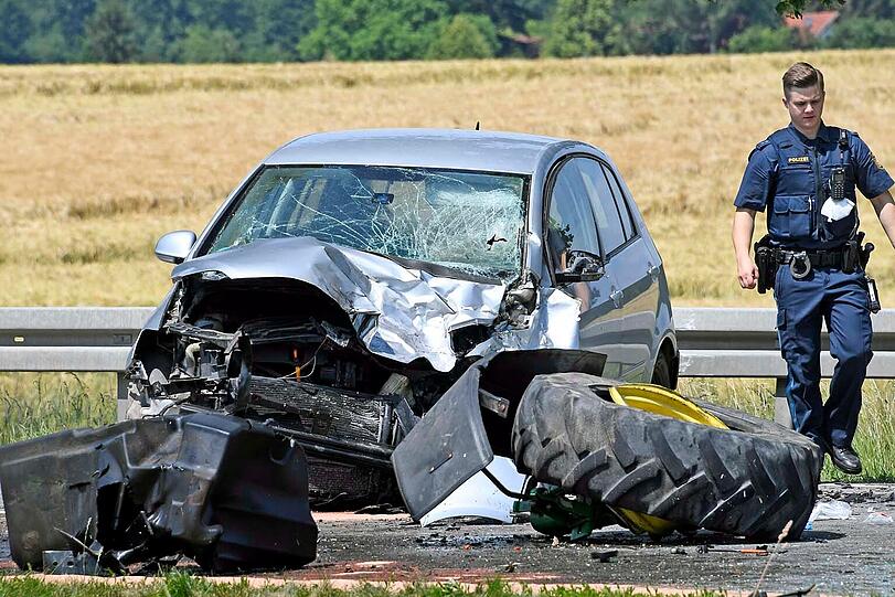 Bei dem Verkehrsunfall auf der B12 in Höhe Birkach kam am Dienstag ein 83-jähriger Traktorfahrer ums Leben.