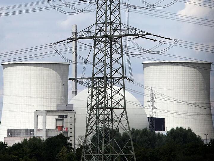 Das Gutachten zum Atomstrom sollte den Konflikt entschärfen &ndash; jetzt heizt er ihn erst recht an: ein Kampf an allen Fronten