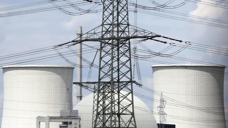 Das Gutachten zum Atomstrom sollte den Konflikt entschärfen – jetzt heizt er ihn erst recht an: ein Kampf an allen Fronten Das Gutachten zum Atomstrom sollte den Konflikt entschärfen – jetzt heizt er ihn erst recht an: ein Kampf an allen Fronten