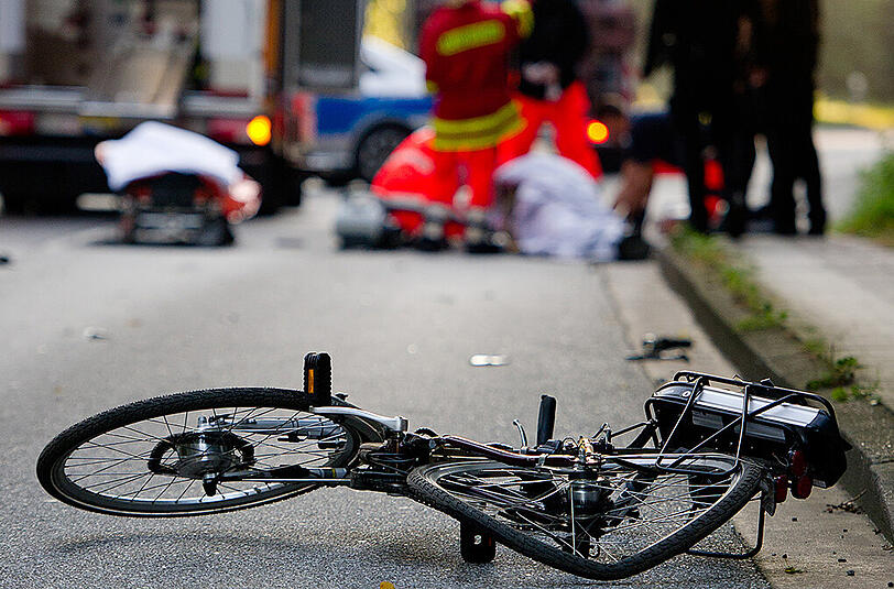 Ein 79-jähriger Münchner stürzte mit seinem Fahrrad und erlag seinen Verletzungen (Symbolbild).