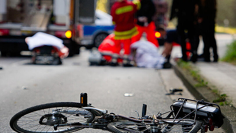 Ein 79-jähriger Münchner stürzte mit seinem Fahrrad und erlag seinen Verletzungen (Symbolbild). Ein 79-jähriger Münchner stürzte mit seinem Fahrrad und erlag seinen Verletzungen (Symbolbild).