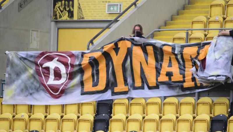 Dynamo Dresden hatte beantragt, dass das DFL-Präsidium eine Aufstockung der 2. Bundesliga auf 19 Vereine zur Abstimmung stellt. Dynamo Dresden hatte beantragt, dass das DFL-Präsidium eine Aufstockung der 2. Bundesliga auf 19 Vereine zur Abstimmung stellt.
