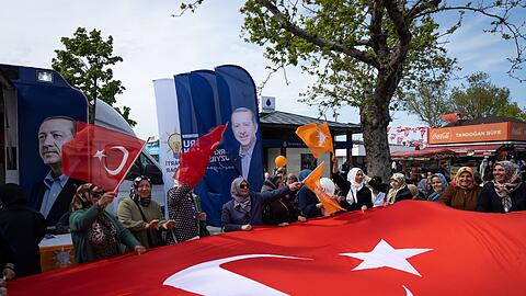 Anhnänger des amtierenden türkischen Präsidenten Recep Tayyip Erdogan während einer Wahlkampfveranstaltung.