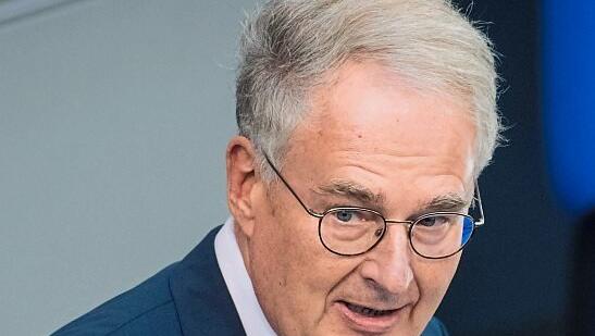 Von Roland Hartwig, dem Referenten von AfD-Sprecherin Alice Weidel, hat sich die Partei inzwischen getrennt. Von Roland Hartwig, dem Referenten von AfD-Sprecherin Alice Weidel, hat sich die Partei inzwischen getrennt.