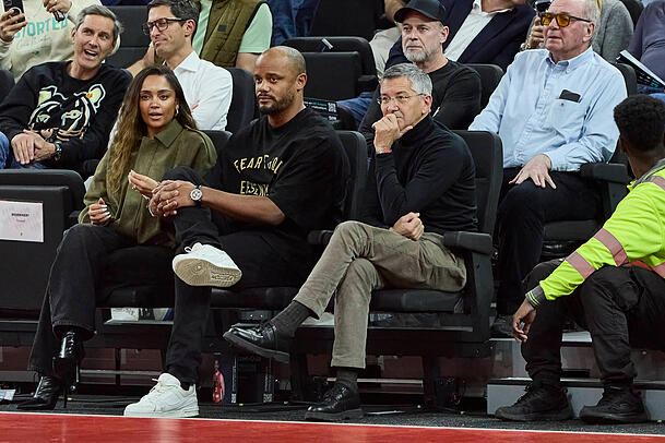 Großer Upamecano-Förderer: Trainer Vincent Kompany (M.).