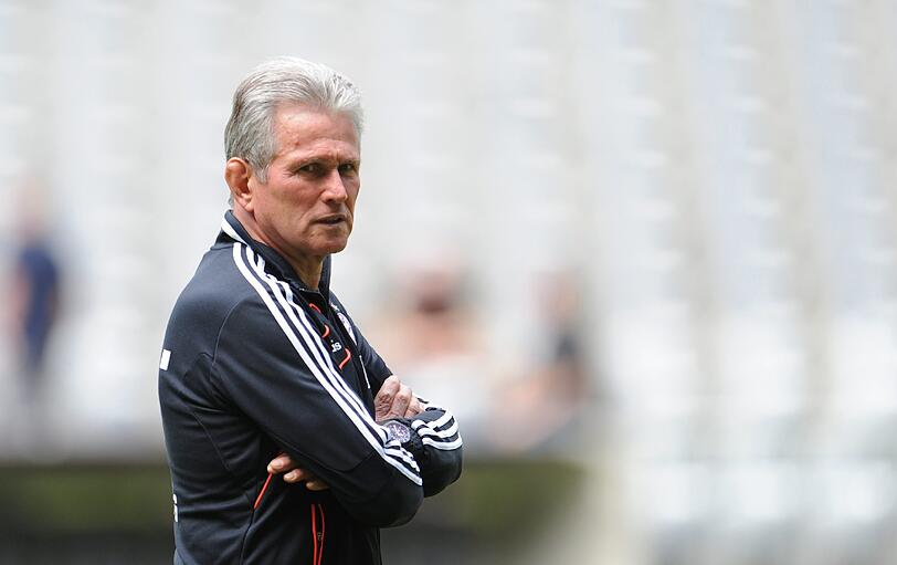 Chefcoach Jupp Heynckes in nachdenklicher Pose.