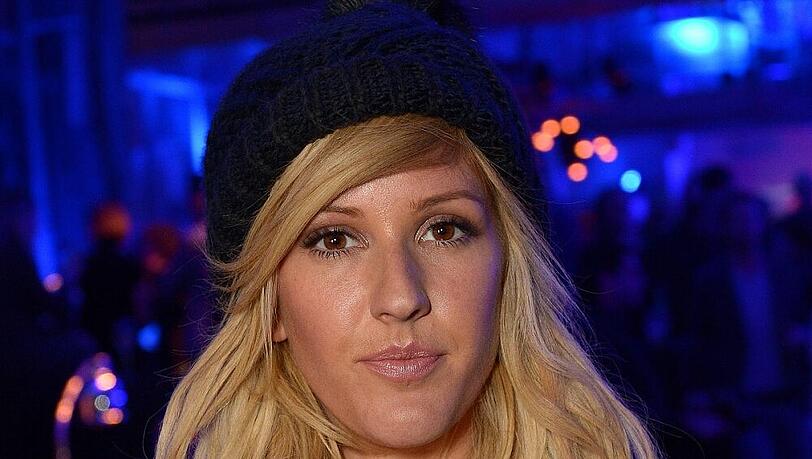 Ellie Goulding musste sich für das Verhalten ihrer Freunde entschuldigen Ellie Goulding musste sich für das Verhalten ihrer Freunde entschuldigen
