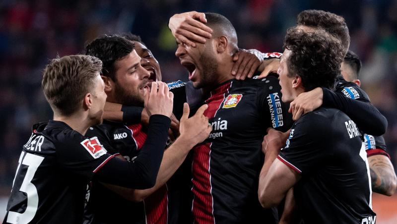 Die Spieler von Bayer Leverkusen feiern das Tor zum 3:1 im Spiel gegen den FC Augsburg. Die Spieler von Bayer Leverkusen feiern das Tor zum 3:1 im Spiel gegen den FC Augsburg.