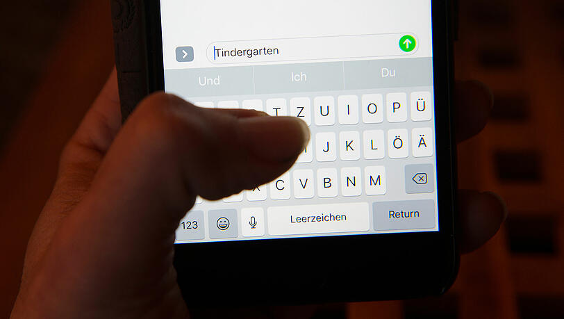 Wenn Sie tinderjährig sind, dürfen Sie auch in den Tindergarten. Gesucht wird das Jugendwort des Jahres. Wenn Sie tinderjährig sind, dürfen Sie auch in den Tindergarten. Gesucht wird das Jugendwort des Jahres.