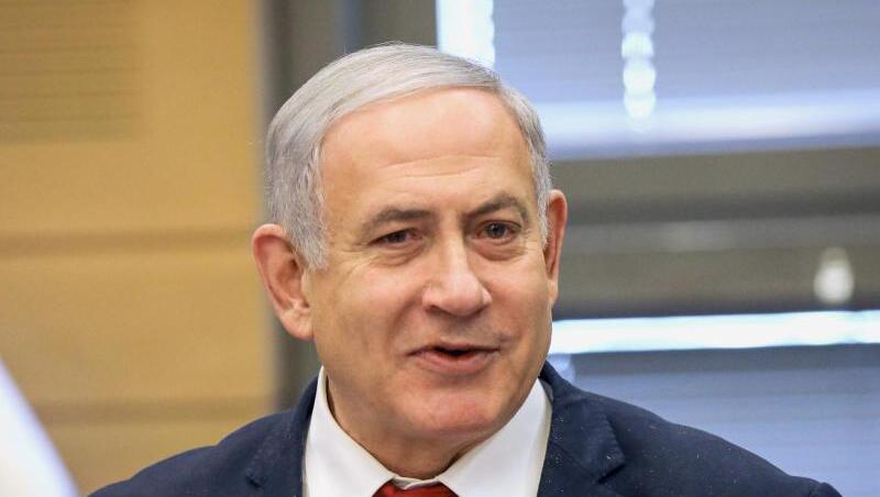 Benjamin Netanjahu, Premierminister von Israel, spricht während der Fraktionssitzung der Likud-Partei, vor der Vereidigung des 22. israelischen Parlaments (Knesset).
