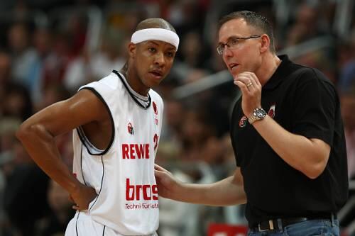 &bdquo;Inakzeptable Leistung&ldquo;: Brose-Trainer Chris Fleming (rechts) hatte auch Predrag Suput einiges zu sagen.