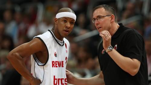 „Inakzeptable Leistung“: Brose-Trainer Chris Fleming (rechts) hatte auch Predrag Suput einiges zu sagen. „Inakzeptable Leistung“: Brose-Trainer Chris Fleming (rechts) hatte auch Predrag Suput einiges zu sagen.