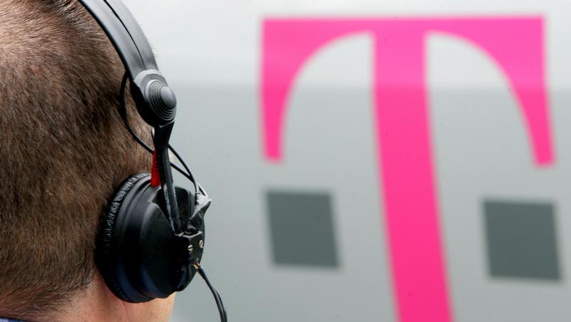 Wegen der Bespitzelungsaffäre bei der Deutschen Telekom muss ein langjähriger Konzernmitarbeiter für dreieinhalb Jahre in Haft (Symbolbild). Wegen der Bespitzelungsaffäre bei der Deutschen Telekom muss ein langjähriger Konzernmitarbeiter für dreieinhalb Jahre in Haft (Symbolbild).