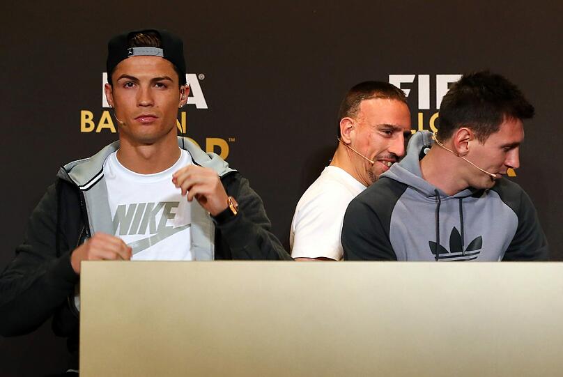 Der Münchner aus der zweiten Reihe: Ribéry hinter seinen Rivalen Ronaldo (l.) und Messi.
