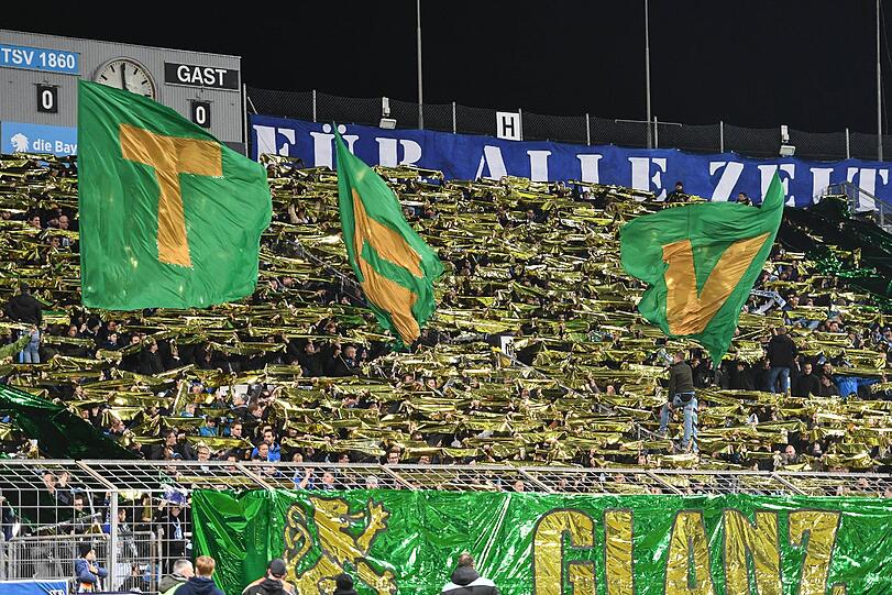 Die Bilder von der Choreo der Löwen-Anhänger vor dem Spiel gegen Memmingen.