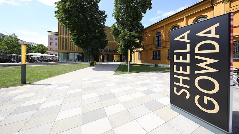 Kein Zweifel, das Areal vor dem Lenbachhaus ist nach dem Umbau am Königsplatz zur echten Plaza geworden.