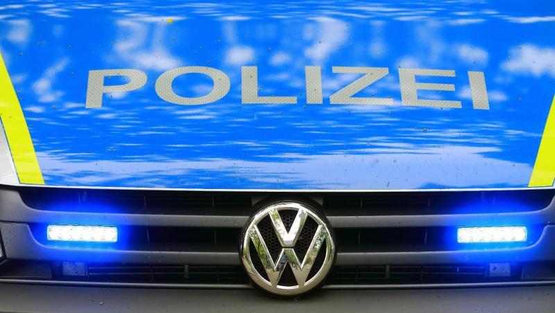 Ein Fahrzeug der Polizei ist im Einsatz. Foto: Jens Wolf/zb/dpa/Symbolbild Ein Fahrzeug der Polizei ist im Einsatz. Foto: Jens Wolf/zb/dpa/Symbolbild