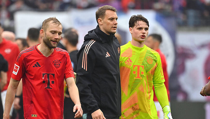 Verstehen sich gut: Jonas Urbig und Bayern-Kapitän Manuel Neuer. Verstehen sich gut: Jonas Urbig und Bayern-Kapitän Manuel Neuer.
