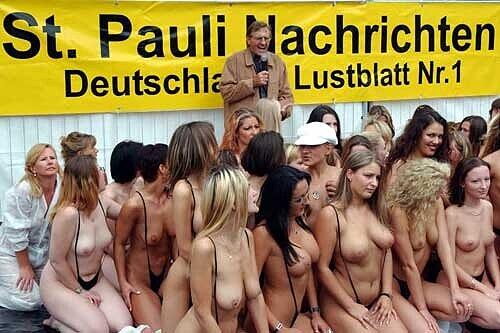 Hier im Bild ist übrigens keine Redaktionssitzung zu sehen, sondern eine Werbeaktion des Blattes.