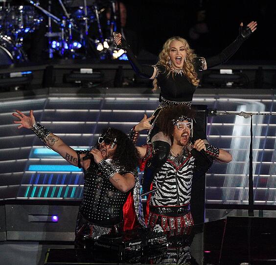 Im Februar 2012 durfte Madonna bei der Halbzeit-Show des 46. Super Bowl Finales in Indianapolis auftreten. Hier sehen Sie die Bilder von der spektakulären Show!
