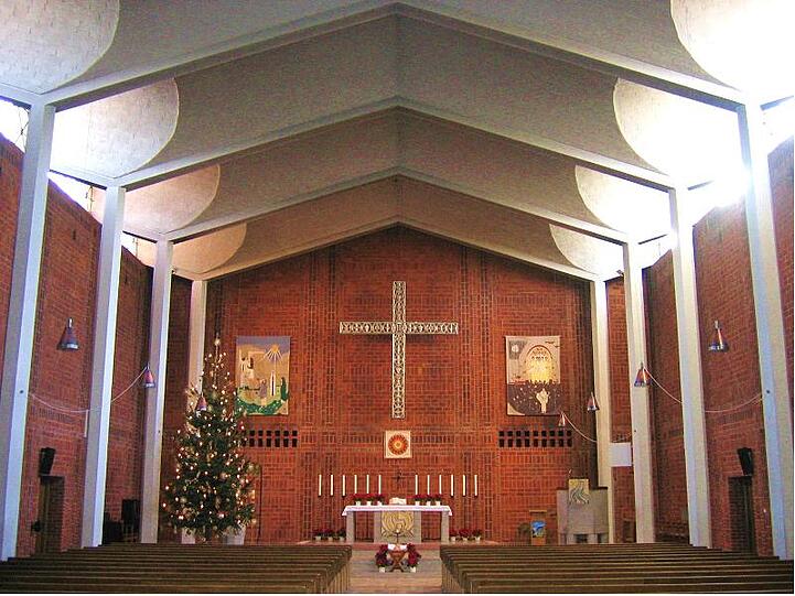 Die Paul-Gerhard-Kirche in Laim ist wegen einer Sanierung gesperrt. Heilig Abend wird trotzdem gefeiert.