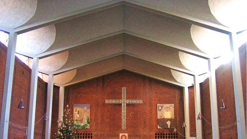 Die Paul-Gerhard-Kirche in Laim ist wegen einer Sanierung gesperrt. Heilig Abend wird trotzdem gefeiert. Die Paul-Gerhard-Kirche in Laim ist wegen einer Sanierung gesperrt. Heilig Abend wird trotzdem gefeiert.