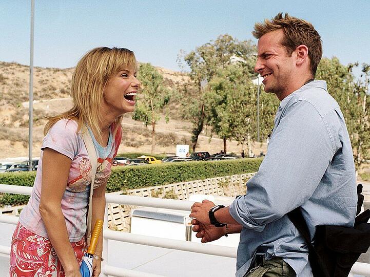 Mary Horowitz (Sandra Bullock) verliebt sich Hals über Kopf in den coolen Kameramann Steve (Bradley Cooper)