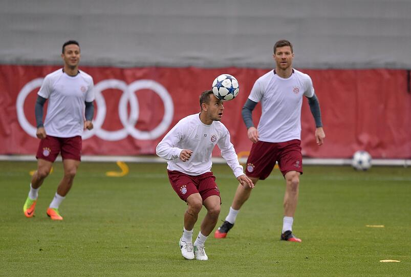 Rafinha spielt den Seehund.