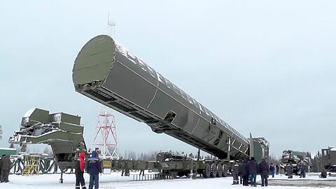 Eine russische ballistische Interkontinentalrakete vom Typ Sarmat. Russland ist das Land mit den meisten Atomsprengköpfen in der Welt.