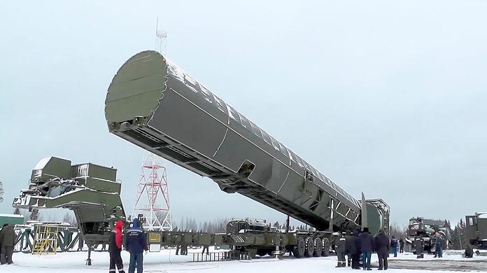 Eine russische ballistische Interkontinentalrakete vom Typ Sarmat. Russland ist das Land mit den meisten Atomsprengköpfen in der Welt.