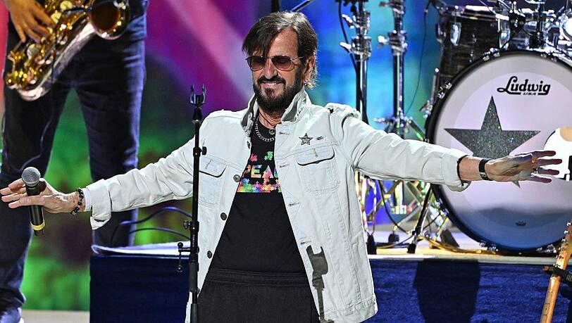 Ringo Starr im Juni 2025 auf der Bühne.
