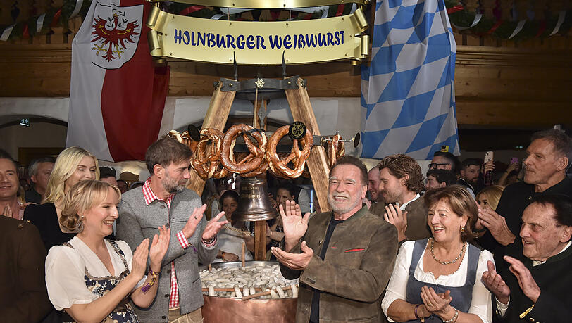 Ert&ouml;nt das Gel&auml;ut der 400 Jahre alten Glocke im Stanglwirt, gilt die Wei&szlig;wurstparty traditionell als er&ouml;ffnet.