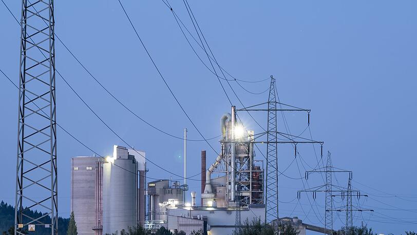 Energieintensive Betriebe wie zum Beispiel Zementwerke kommen f&uuml;r die F&ouml;rderung in Frage. (Symbolbild)