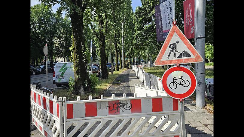So sah es noch vor ein paar Tagen aus. Für die Bauarbeiten wurde de Radweg gesperrt. So sah es noch vor ein paar Tagen aus. Für die Bauarbeiten wurde de Radweg gesperrt.