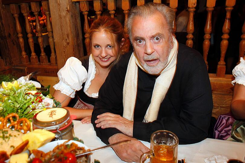 Auch als Gäste im Käfer: Iva Mihanovic und Maximilian Schell