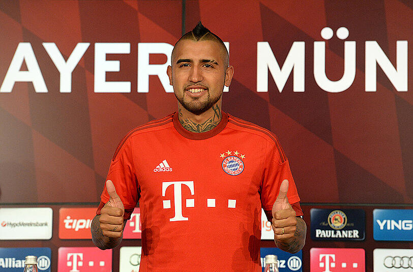Der "Krieger" ist da: Arturo Vidal hat beim FC Bayern München einen Vierjahresvertrag unterschrieben.