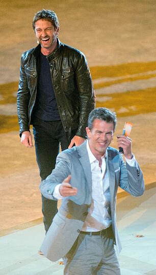 Moderator Markus Lanz und der schottische Schauspieler Gerard Butler.