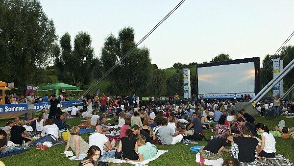 Am Dienstag kommt die Spider Murphy Gang zu Kino am Olympiasee. Am Dienstag kommt die Spider Murphy Gang zu Kino am Olympiasee.