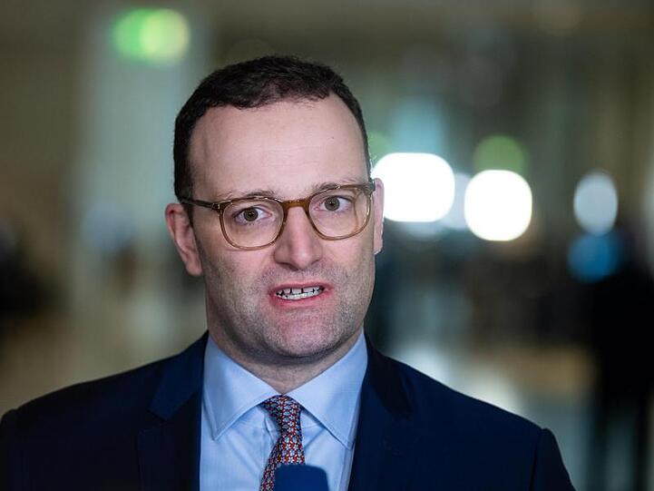 Bundesgesundheitsminister Jens Spahn unterstützt Vorschläge, die Tabakwerbung weiter einzuschränken.