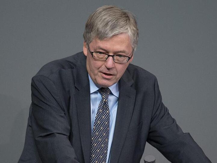 Der Wehrbeauftragter des Bundestages Hans-Peter Bartels (SPD) spricht im Deutschen Bundestag.