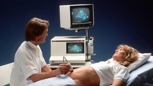 Die Ultraschall-Untersuchung: Wie hier bei einer Schwangeren zahlt die Kasse. In vielen anderen Fällen wollen Frauenärzte privat kassieren. Die Ultraschall-Untersuchung: Wie hier bei einer Schwangeren zahlt die Kasse. In vielen anderen Fällen wollen Frauenärzte privat kassieren.