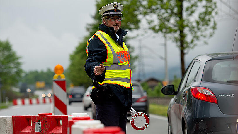 Am Brenner plant die italienische Polizei vorübergehend stichprobenartige Grenzkontrollen (Symbolbild) Am Brenner plant die italienische Polizei vorübergehend stichprobenartige Grenzkontrollen (Symbolbild)