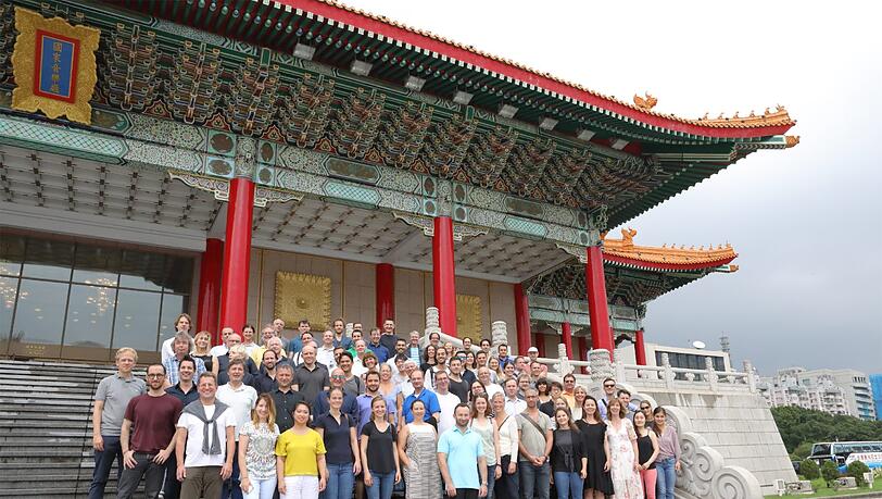 Auf Asien-Tour: Das Bayerische Staatsorchester vor dem Konzertsaal in Taipeh auf der Insel Taiwan. Auf Asien-Tour: Das Bayerische Staatsorchester vor dem Konzertsaal in Taipeh auf der Insel Taiwan.