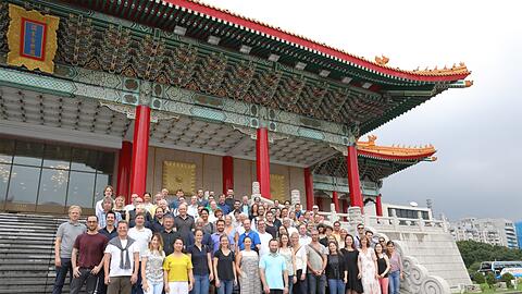 Auf Asien-Tour: Das Bayerische Staatsorchester vor dem Konzertsaal in Taipeh auf der Insel Taiwan.