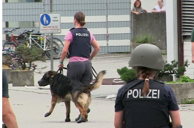 Am Mittwoch kam es in der Asylbewerberunterkunft Waldkraiburg zu zwei Großeinsätzen der Polizei. Die Bilder.