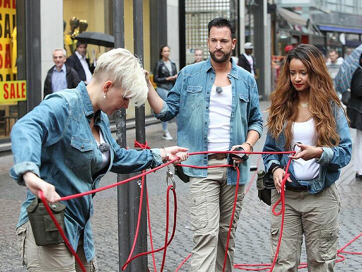 Dann schon lieber Kakerlaken: Sommer-Dschungelcamper Melanie Müller, Michael Wendler, Gabriella "Gabby" de Almeida Rinne (v.l.) scheinen sich auch zu langweilen